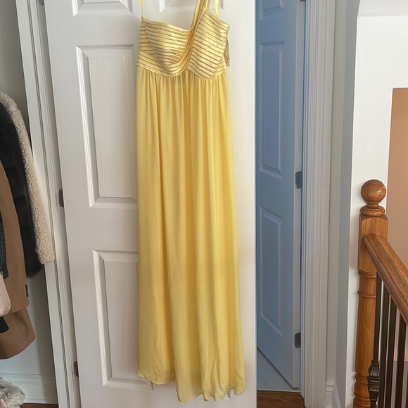 Never worn yellow dress - Picture 4 of 7